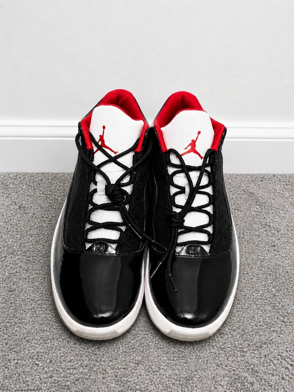 Nike Jordan Men's  Max Aura 2 Black Gym Red Size 13M